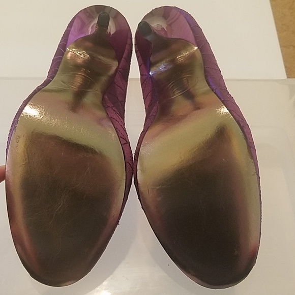 Like New Bebe satin quilted purple heels pumps - Picture 6 of 7
